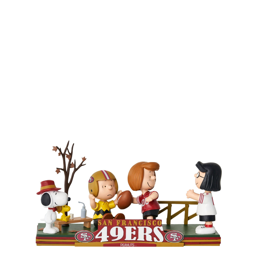 Peanuts Gang NFL Football Field Mini Bobble Scene Bobblehea (ONLINE ORDER ONLY)