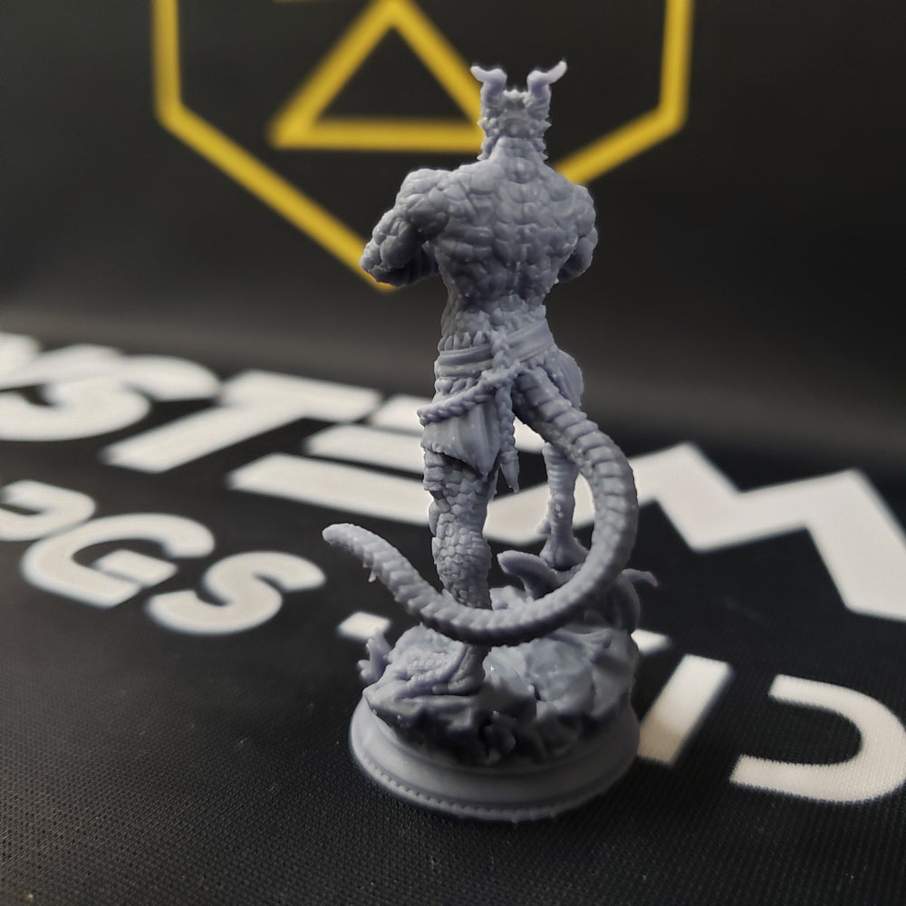 Kuthrak'va, Dragonborn Pugilist (Male Dragonborn Fighter) (Online Only)