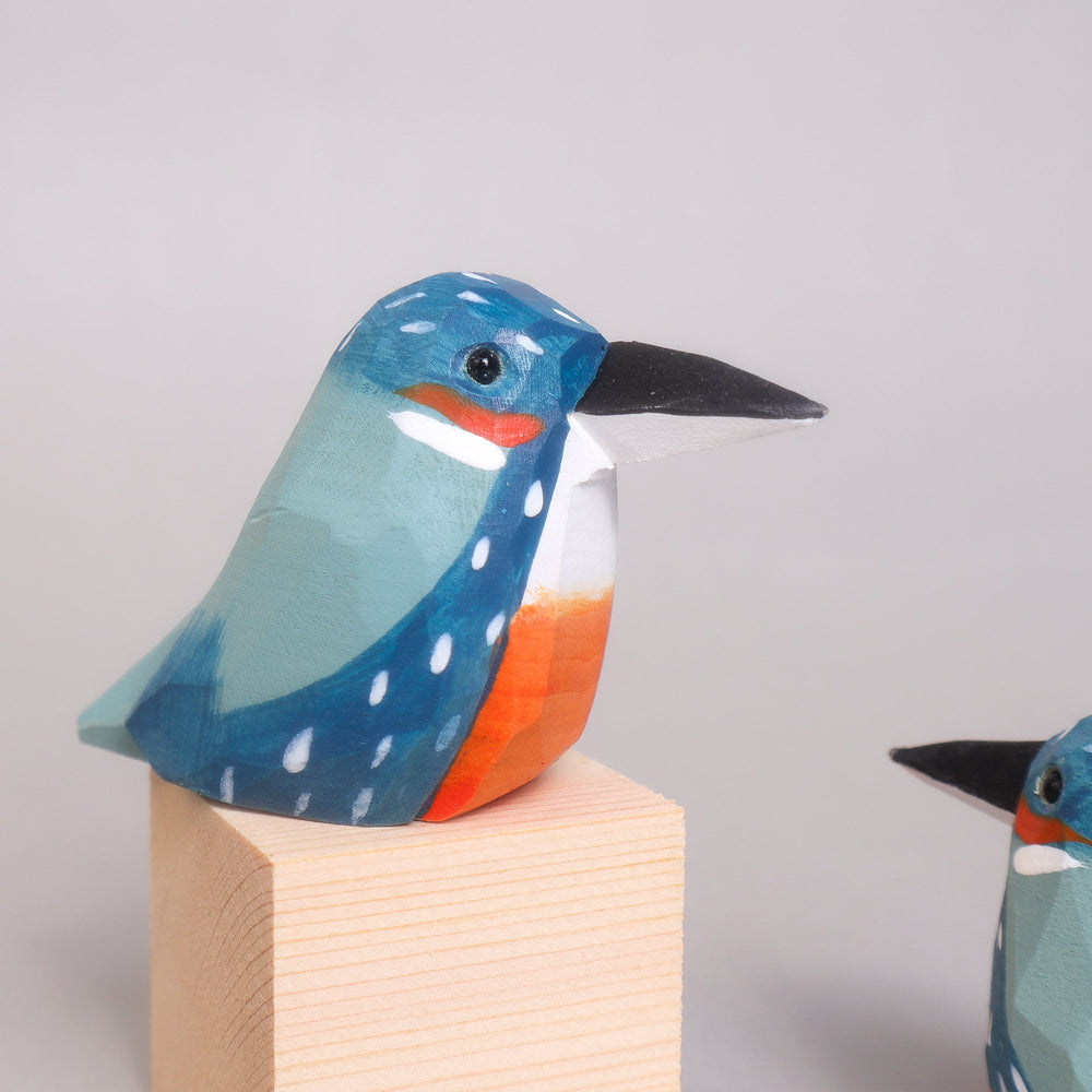 Hand-Carved Wooden Bird Figurine – Hummingbird (ONLINE ORDER ONLY)