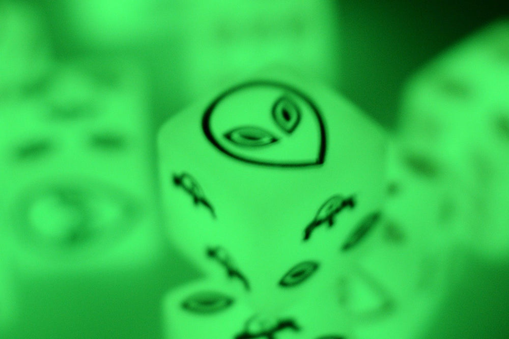 NEW Green Dice with Black Aliens GLOWS Dice 6 Sided Bunco RPG D6 16mm Roll (Online Only)
