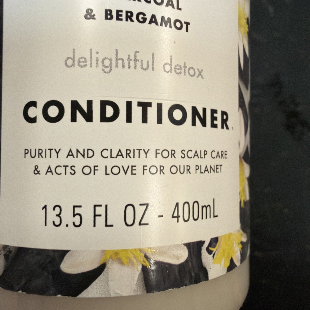 Love Beauty And Planet Cleansing Conditioner Charcoal & Bergamot (ONLINE ORDER ONLY)