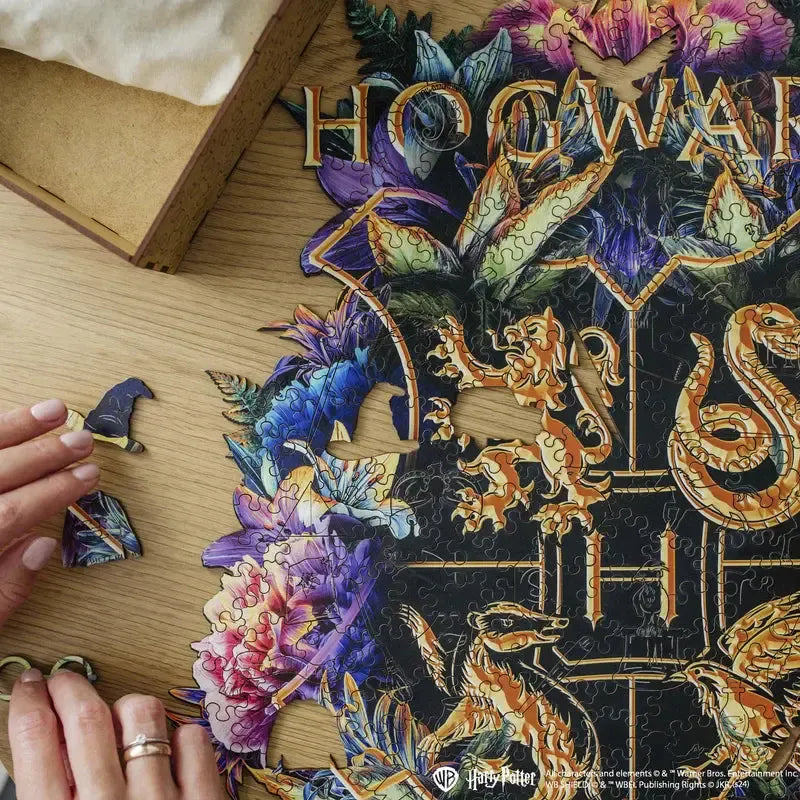 Harry Potter Hogwarts Crest Wooden Jigsaw Puzzle Woods Story (ONLINE ORDER ONLY)