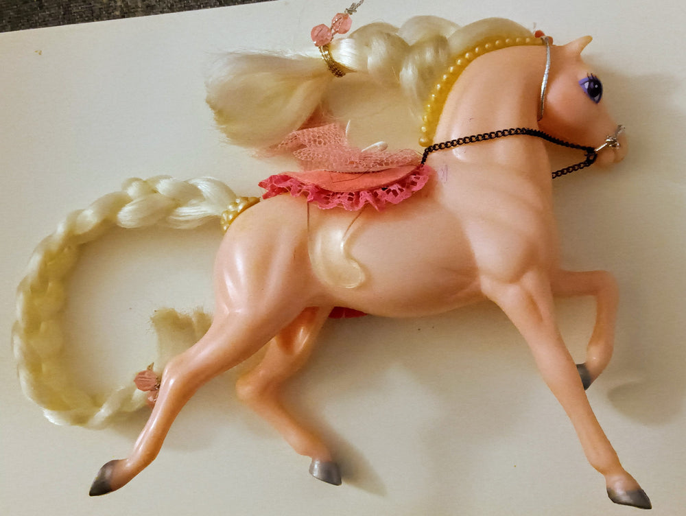 Enchanted Kingdom Horse - Valentine (ONLINE ORDER ONLY)
