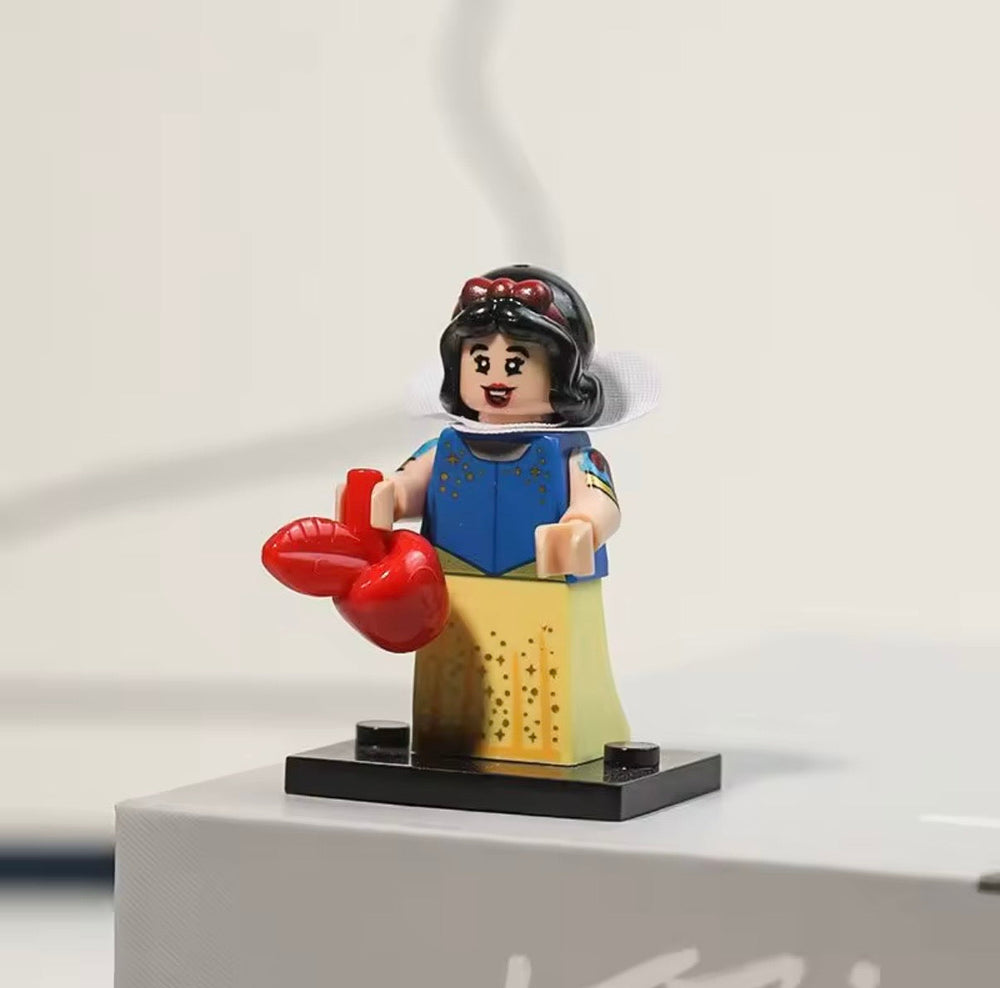 Snow White Minifigure (ONLINE ORDER ONLY)