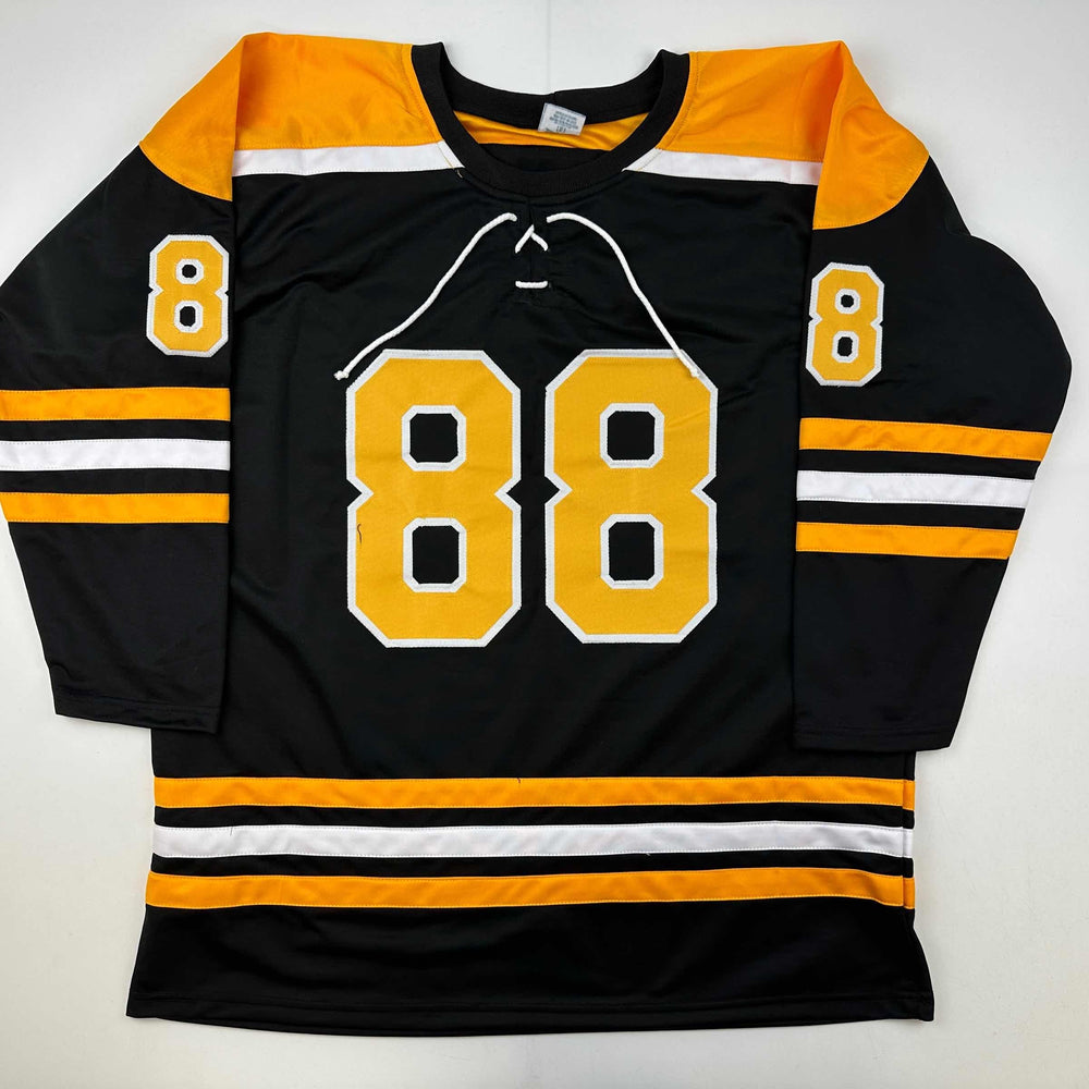 Facsimile Autographed David Pastrnak Boston Black Reprint Laser Auto Hockey Jersey Size Men's XL (ONLINE ORDER ONLY)