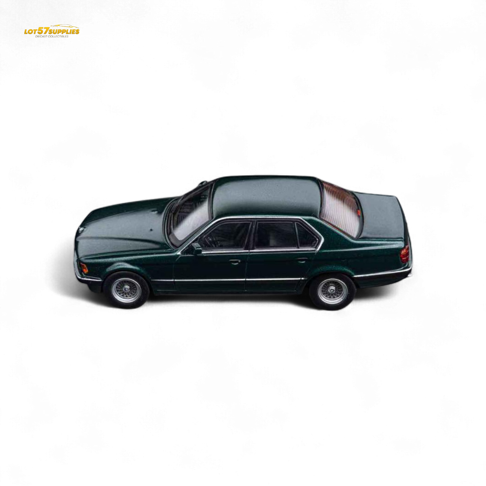 (Pre-Order) DCM BMW E32 7-Series Sedan - Oxford Metallic Green 1:64 (ONLINE ORDER ONLY)