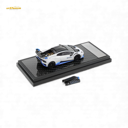 LCD Lamborghini Huracan STO White 1:64