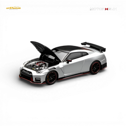 Motorhelix Nissan GT-R NISMO (R35) Special Edition 2022 - Ultimate Metal Silver 1:64