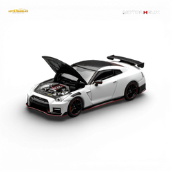 Motorhelix Nissan GT-R NISMO (R35) Special Edition 2022 - Brilliant White Pearl 1:64