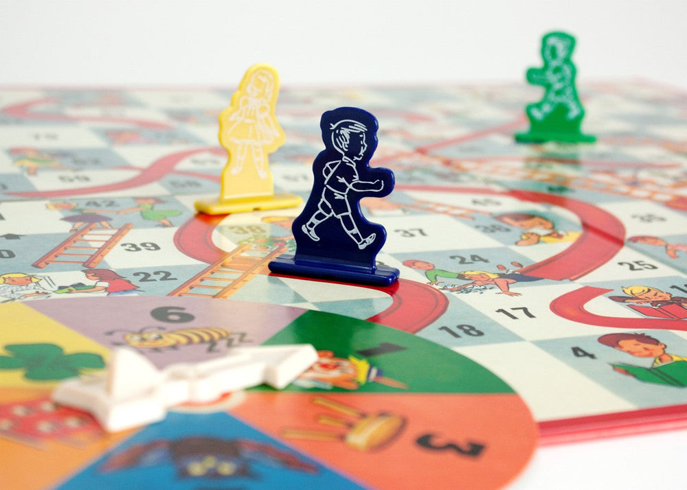 Chutes and Ladders - Nostalgia Tin (ONLINE ORDER ONLY)