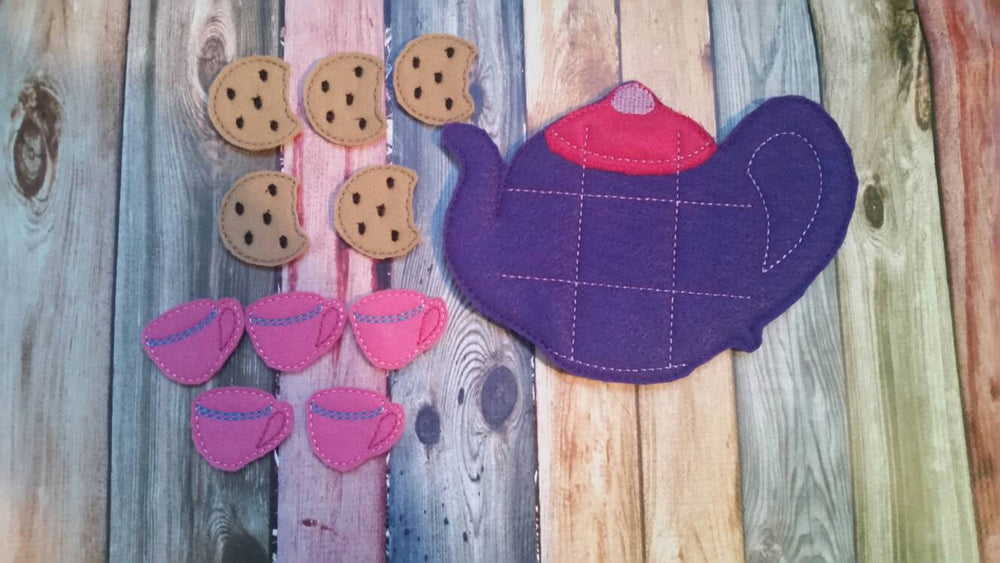 Felt tac toe game - tea party - Tic Tac Toe - tea pot game -  Classic Game -  Quiet Toy - Birthday Party Favors - cookie - tea cup (ONLINE ORDER ONLY)