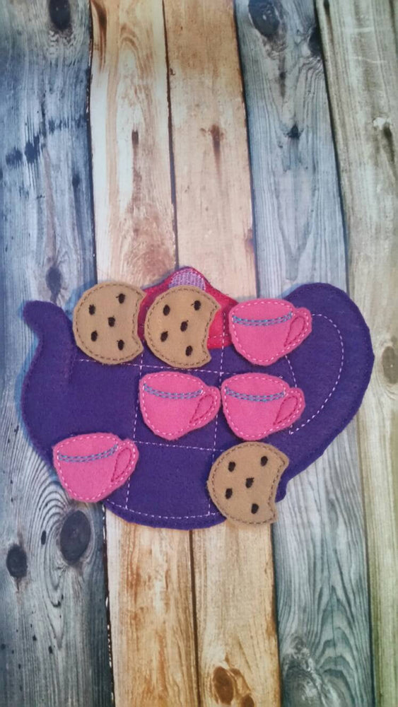 Felt tac toe game - tea party - Tic Tac Toe - tea pot game -  Classic Game -  Quiet Toy - Birthday Party Favors - cookie - tea cup (ONLINE ORDER ONLY)