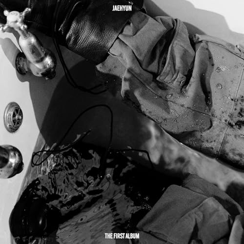 JAEHYUN - The 1st Album 'J' [J Ver.] [CD] (ONLINE ORDER ONLY)