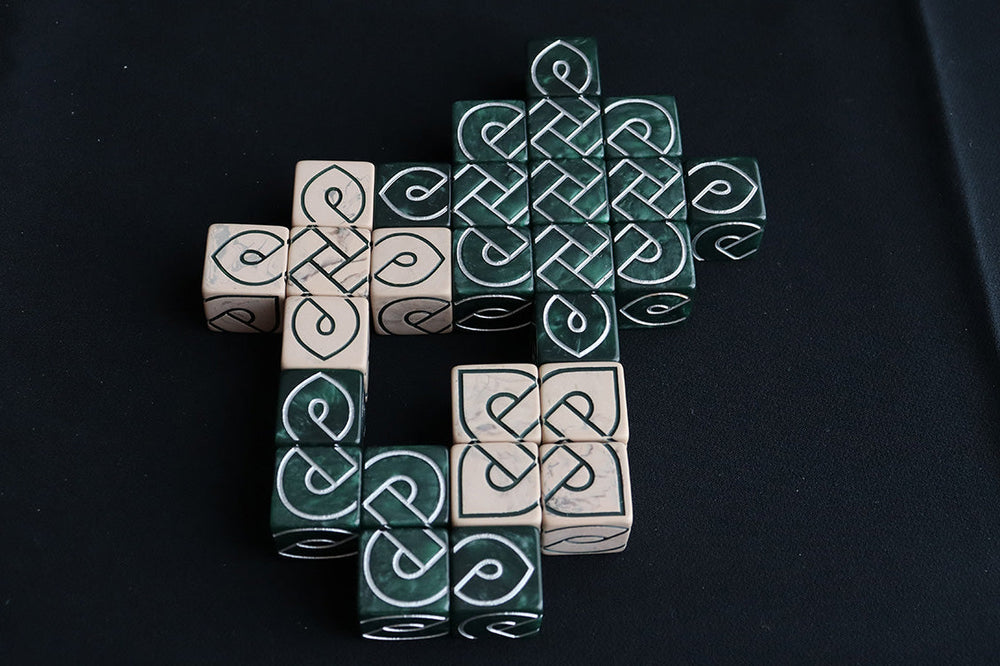 9 Crossed Knot Dice (Red or Sand) (ONLINE ORDER ONLY)