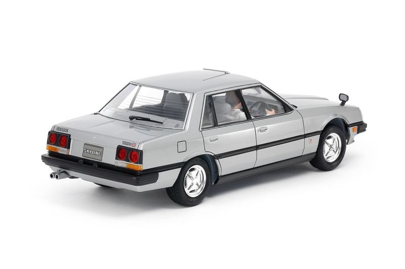 Tamiya 1/24 Nissan Skyline Sedan 2000 Turbo GT-E S Plastic Model 24374 (ONLINE ORDER ONLY)